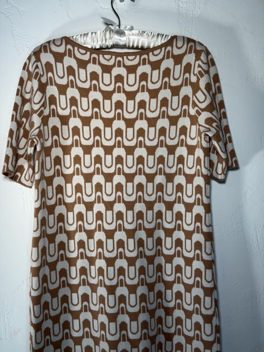 Nicole Miller SS Geometric Knit Dress in Cream and Brown- above knee - beautiful - Picture 5 of 10